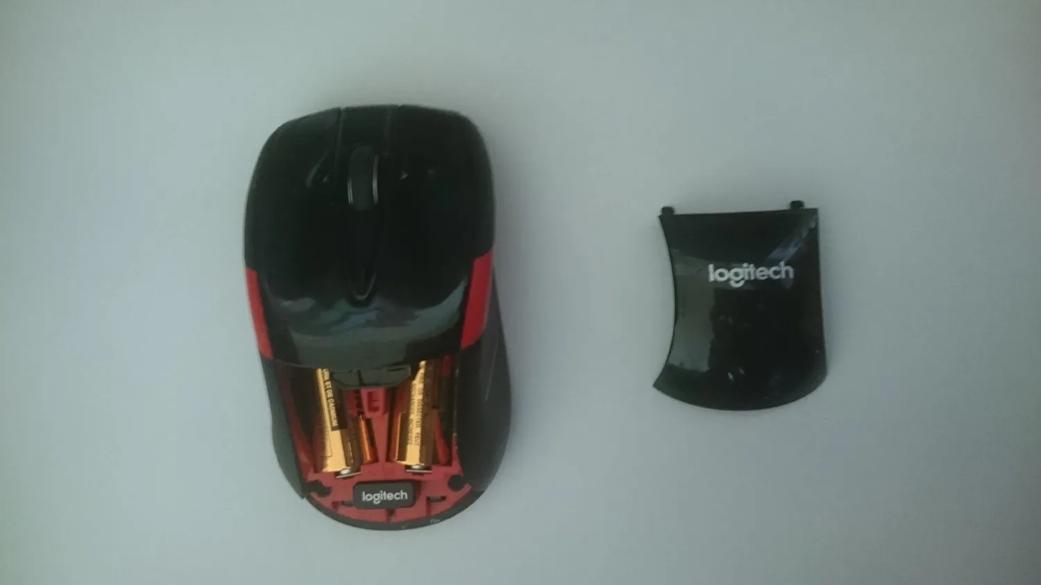 Logitech M525 mouse wireless compatto batteria 3 anni
