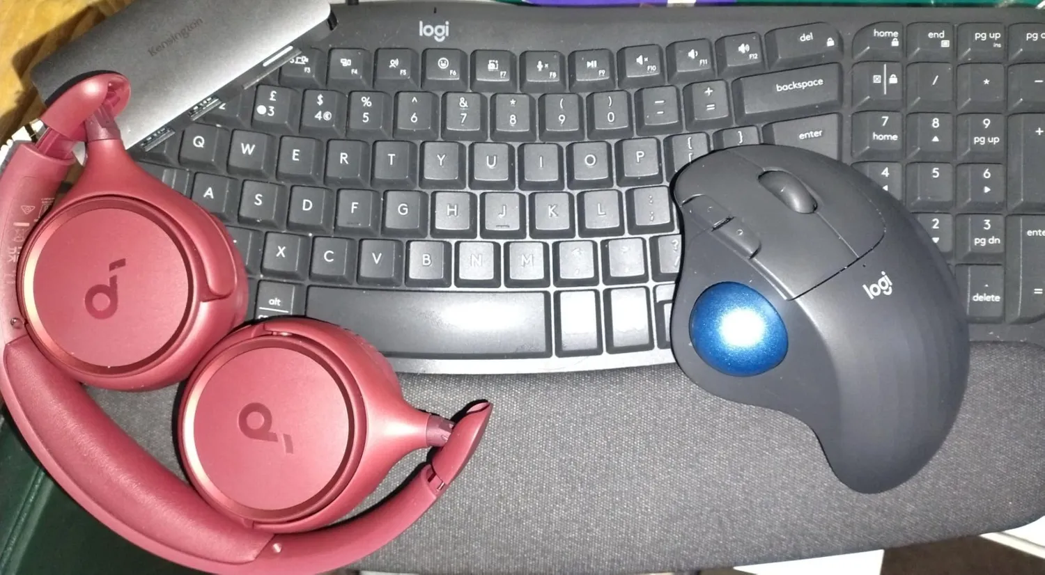 Logitech Wave Keys tastiera wireless UK QWERTY ergonomica