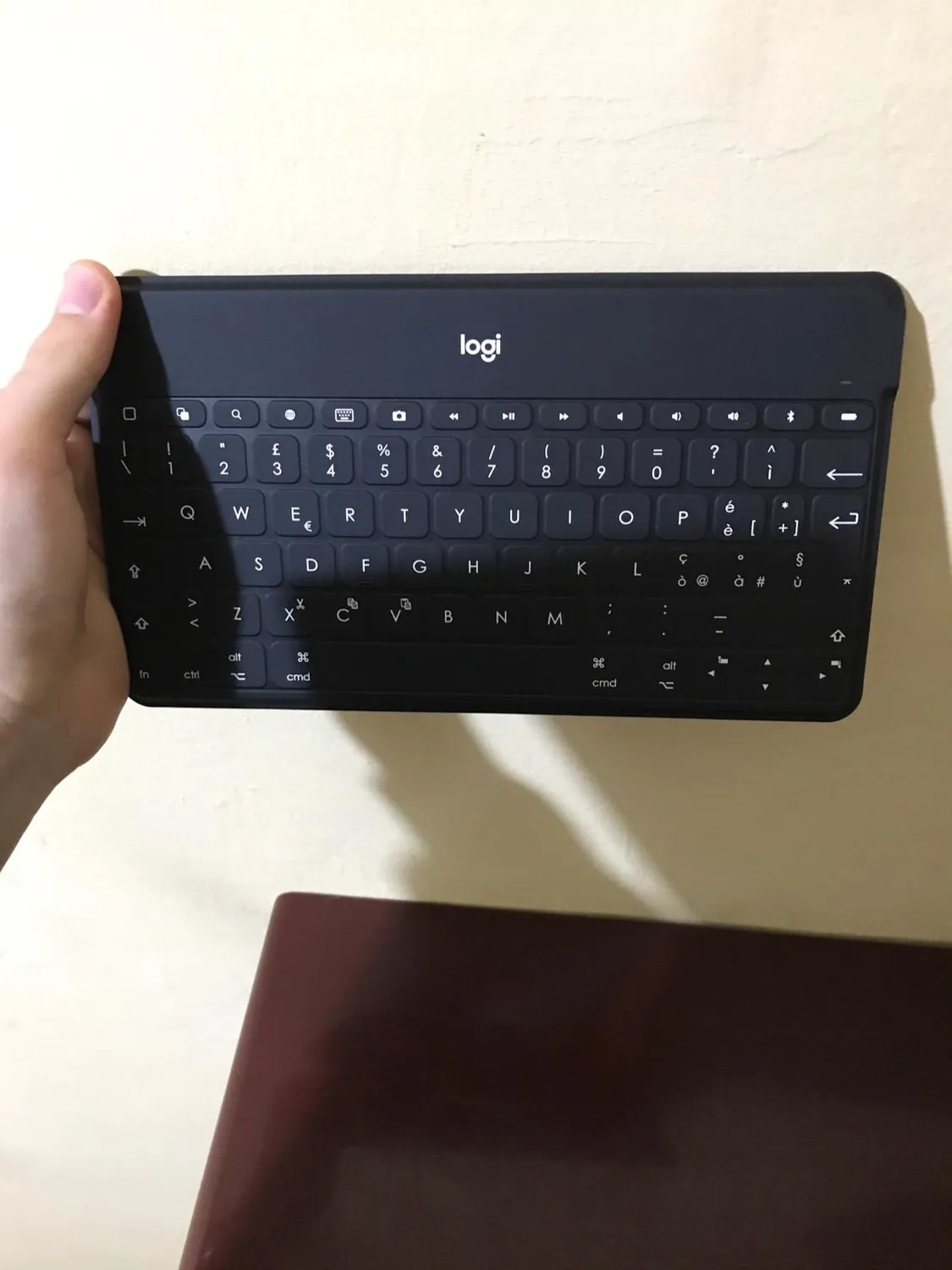 Logitech Keys-To-Go tastiera Bluetooth nera leggera