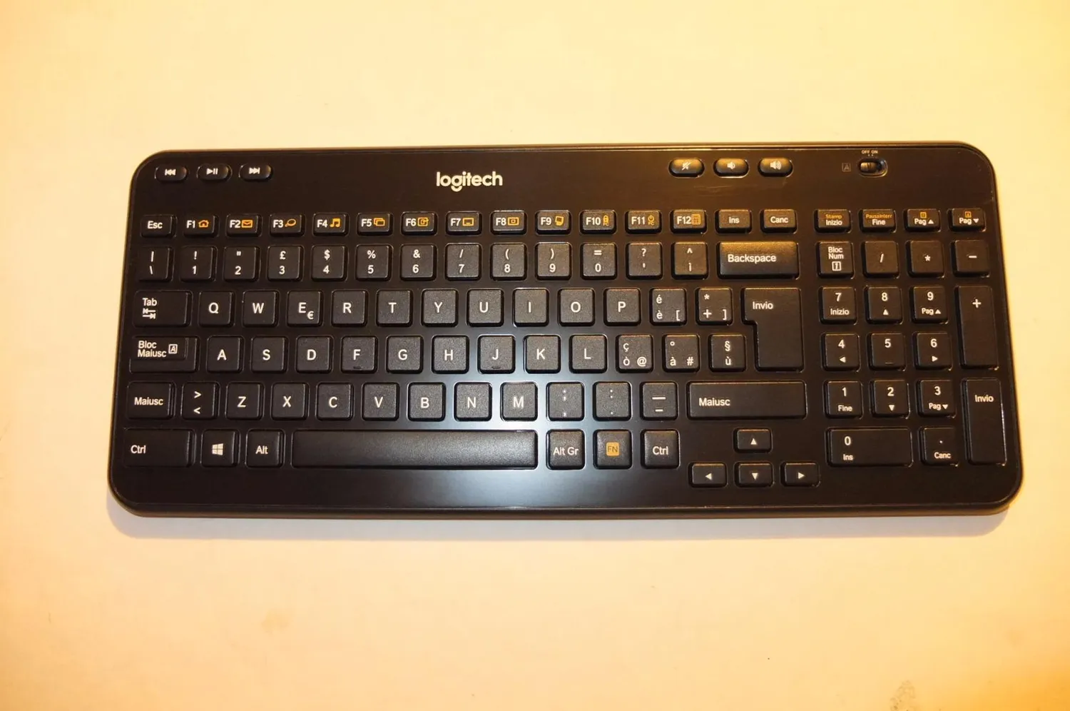 Logitech K360 tastiera wireless ITA QWERTY compatta
