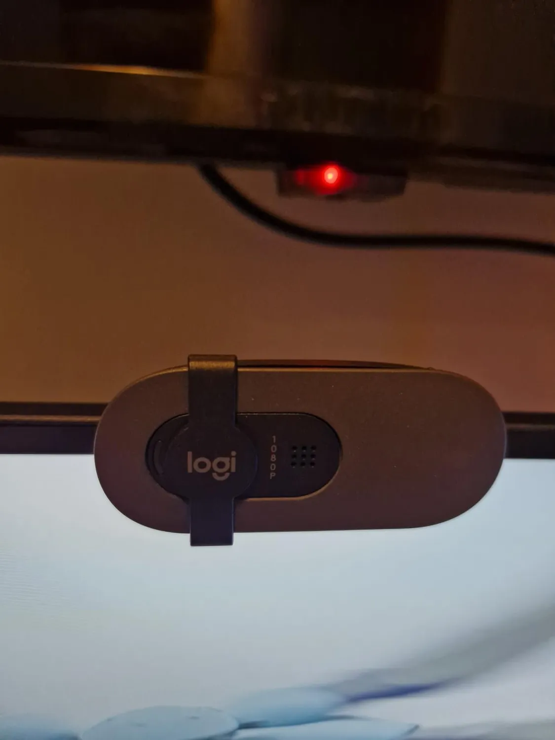 Logitech Brio 100 webcam Full HD grafite con copriobiettivo