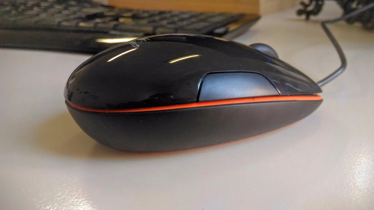 Logitech M150 mouse con filo rosso laser