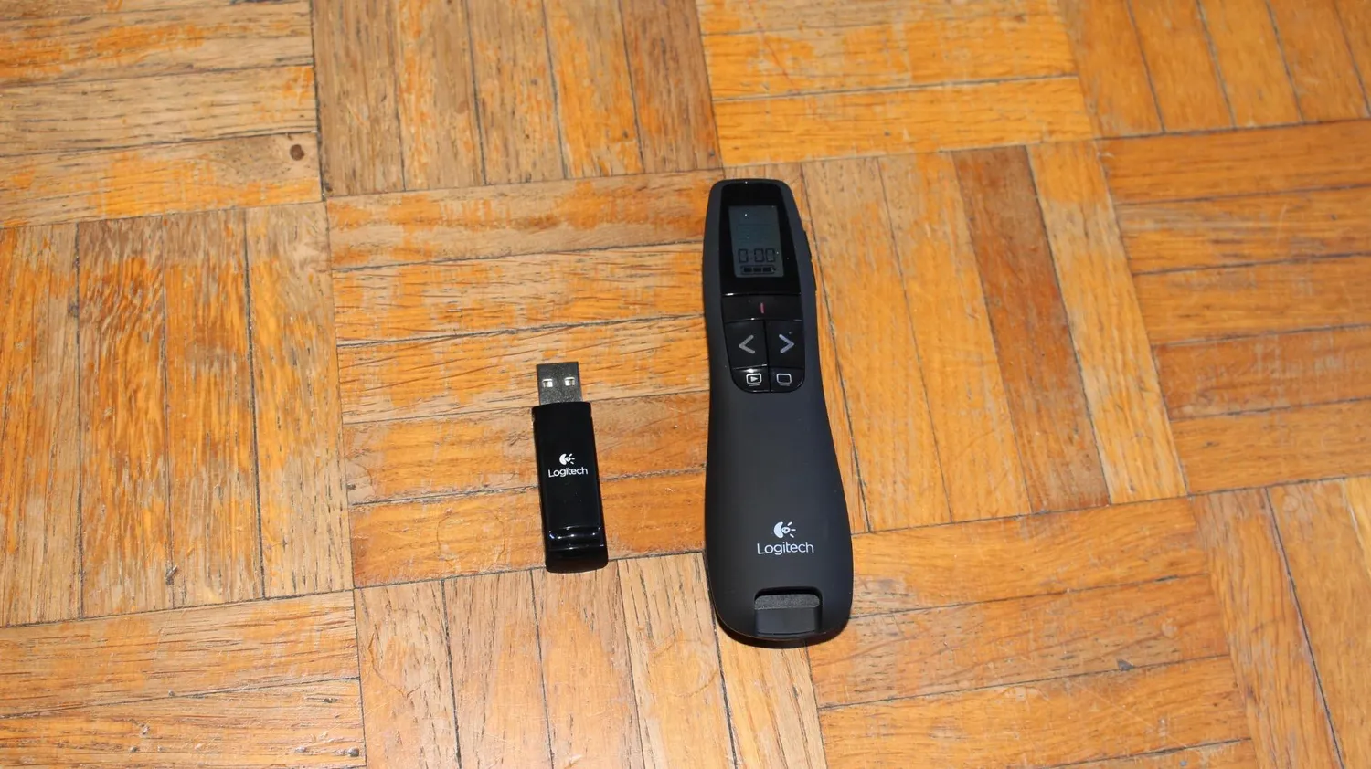 Logitech R700 telecomando presentazioni laser verde versione italiana