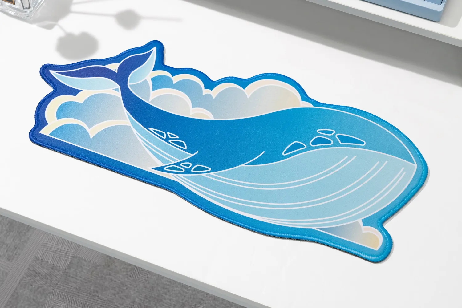CoffeeKeys Whale tappetino deskmat Large blu 900x400