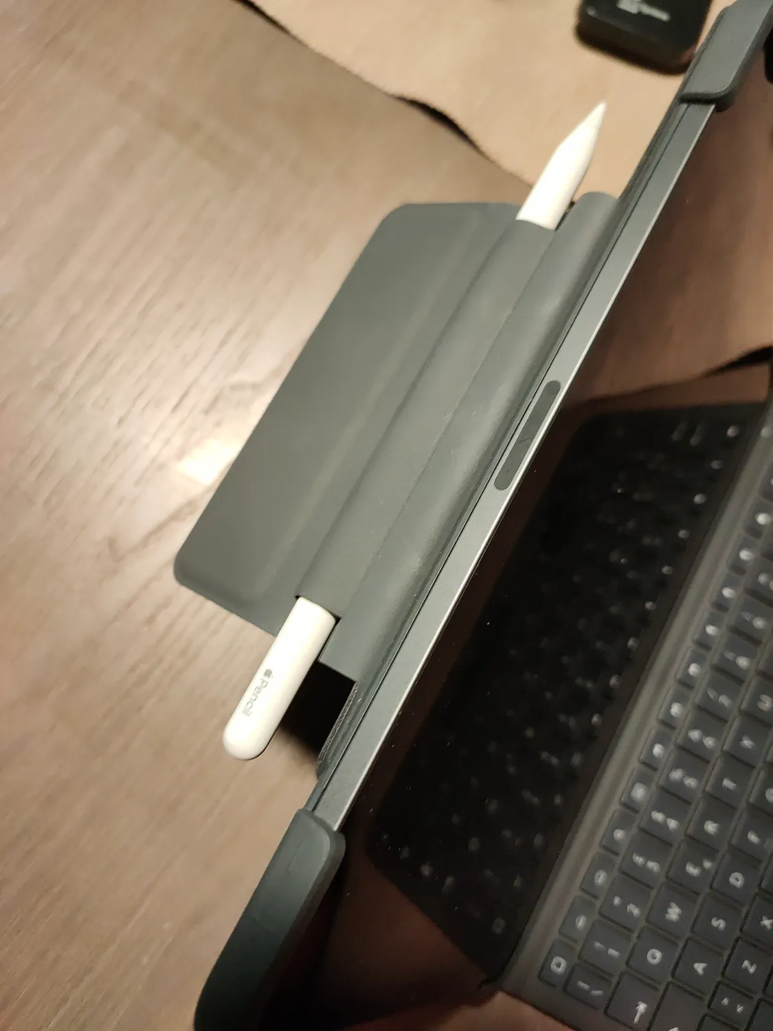 Logitech Slim Folio Pro Custodia Tastiera iPad 11 Retroilluminata