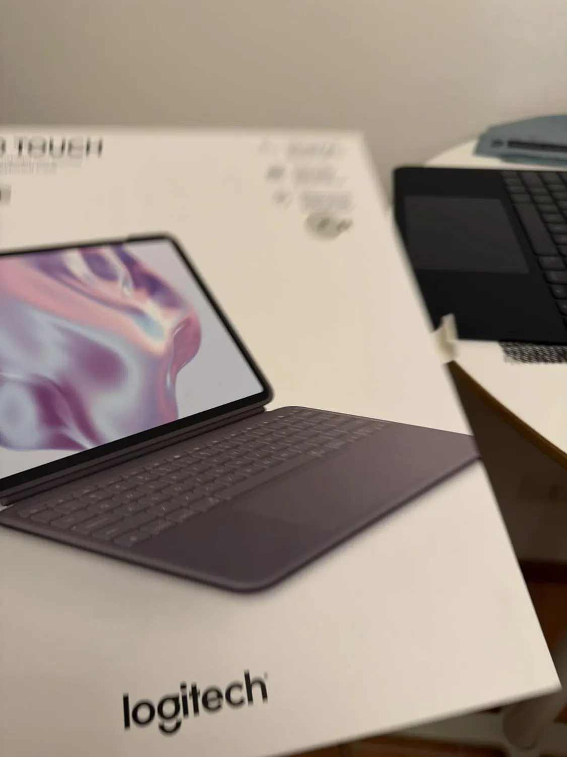 Logitech Combo Touch custodia tastiera iPad Pro 13 M4 ITA
