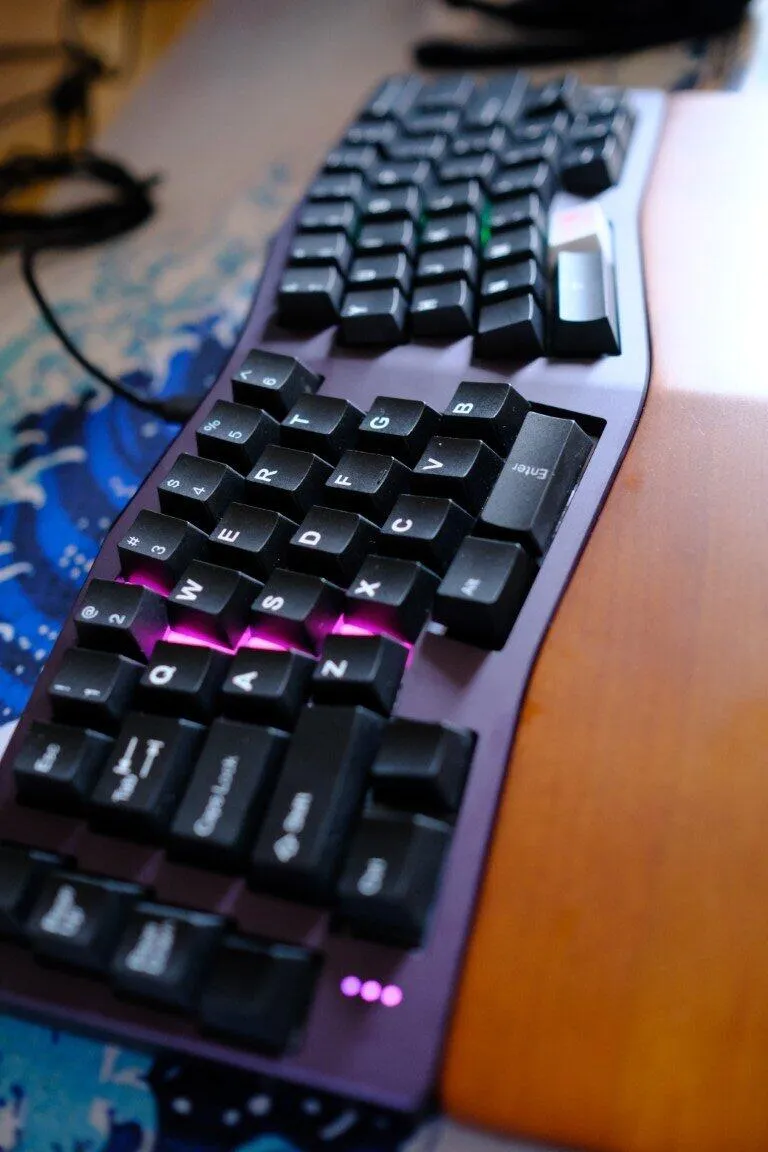 Neo Ergo tastiera custom Bubblegum tri-mode ANSI