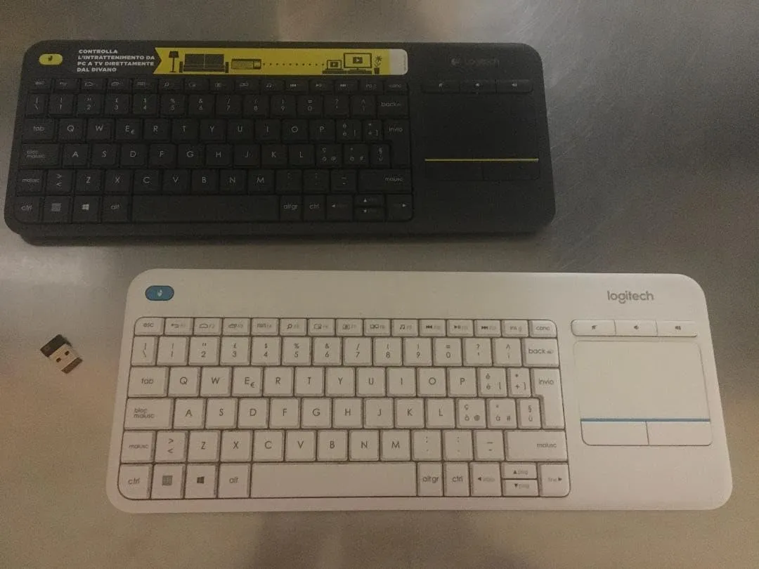 Logitech K400 Plus tastiera wireless bianca con touchpad
