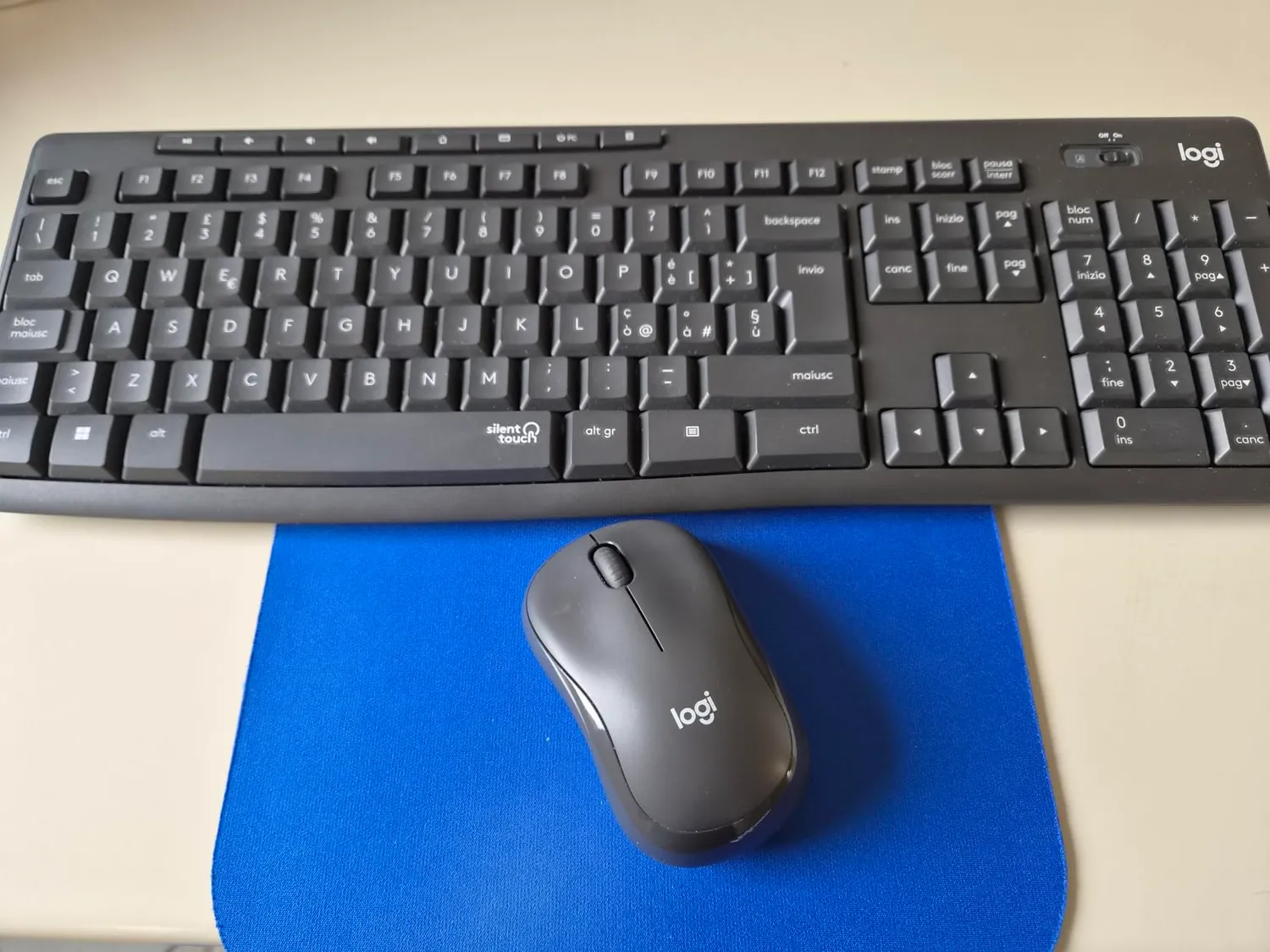 Logitech MK295 Silent combo tastiera mouse nero silenzioso