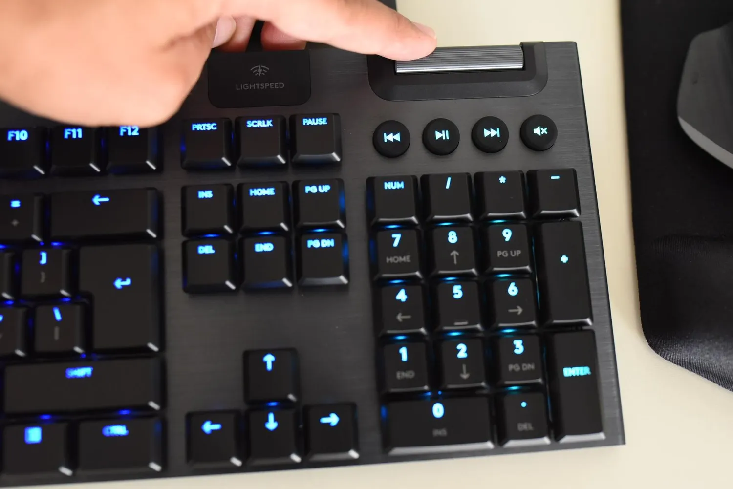 Logitech G915 tastiera gaming wireless US Clicky Lightspeed