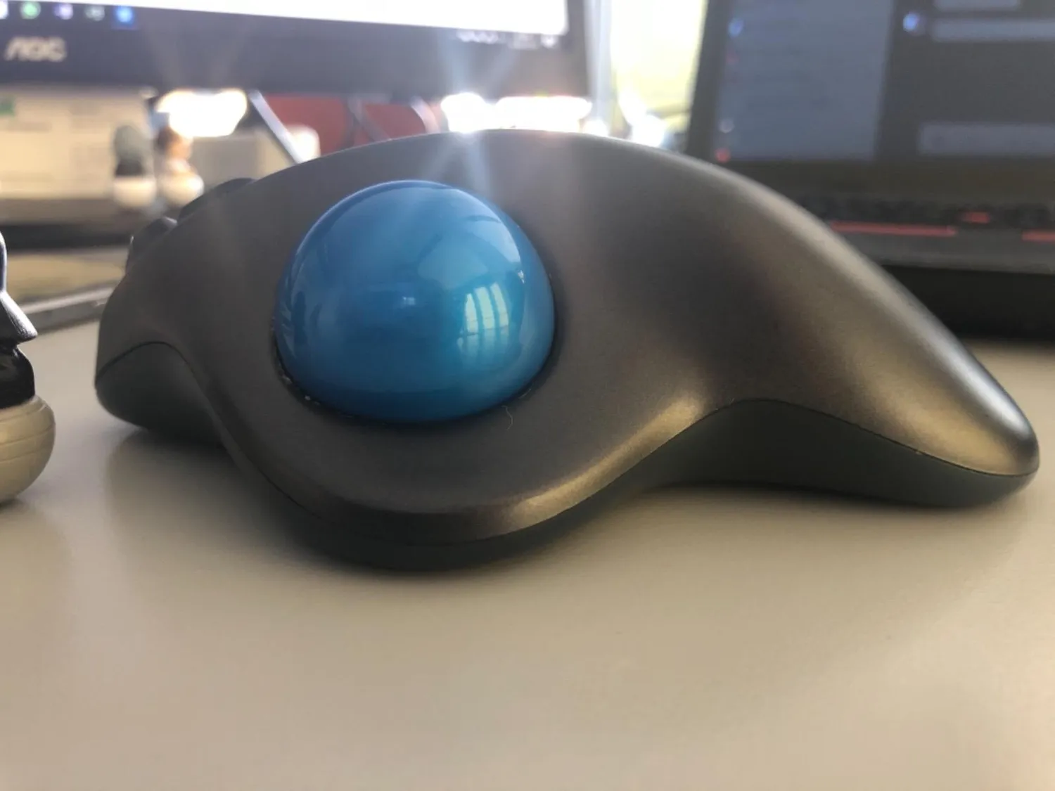 Logitech M570 trackball mouse wireless ergonomico