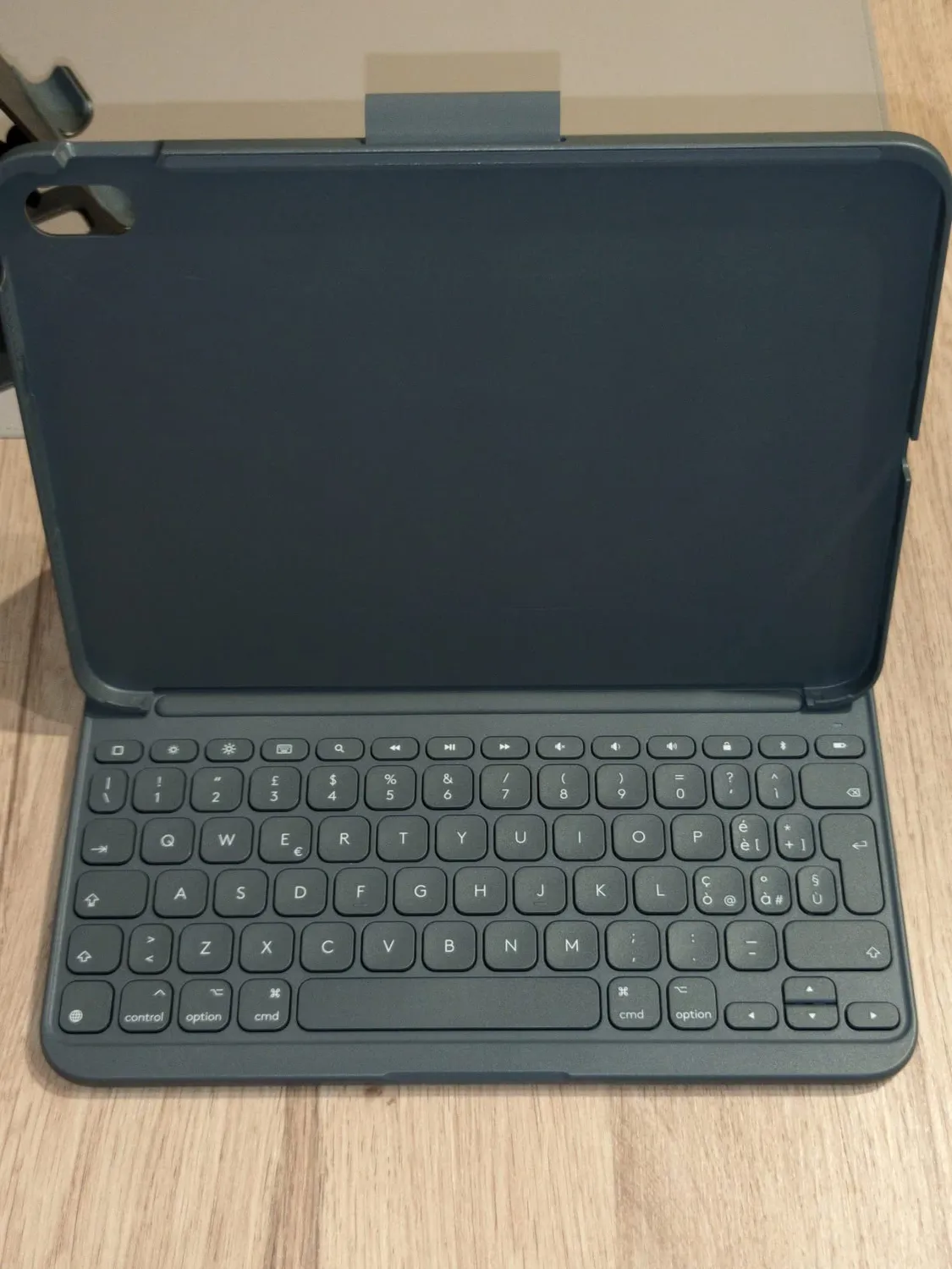 Logitech Slim Folio custodia tastiera iPad 10a gen ITA