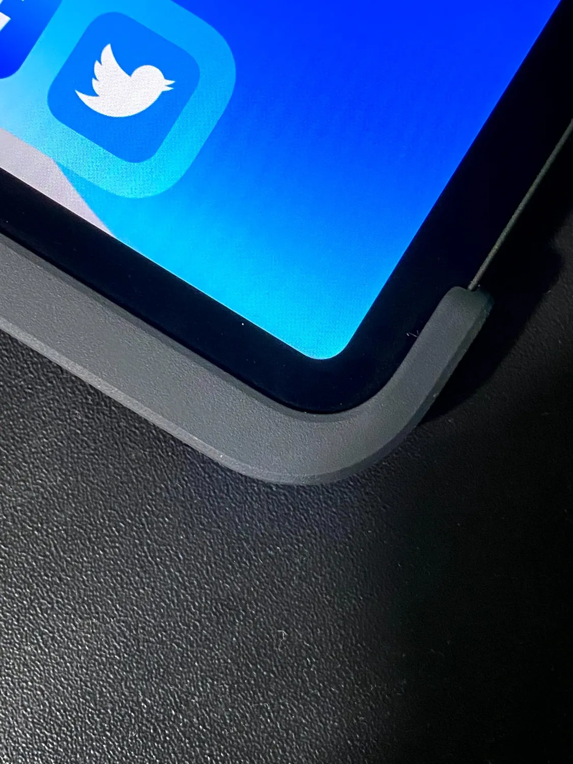 Logitech Slim Folio Pro Custodia Tastiera iPad 11 Retroilluminata