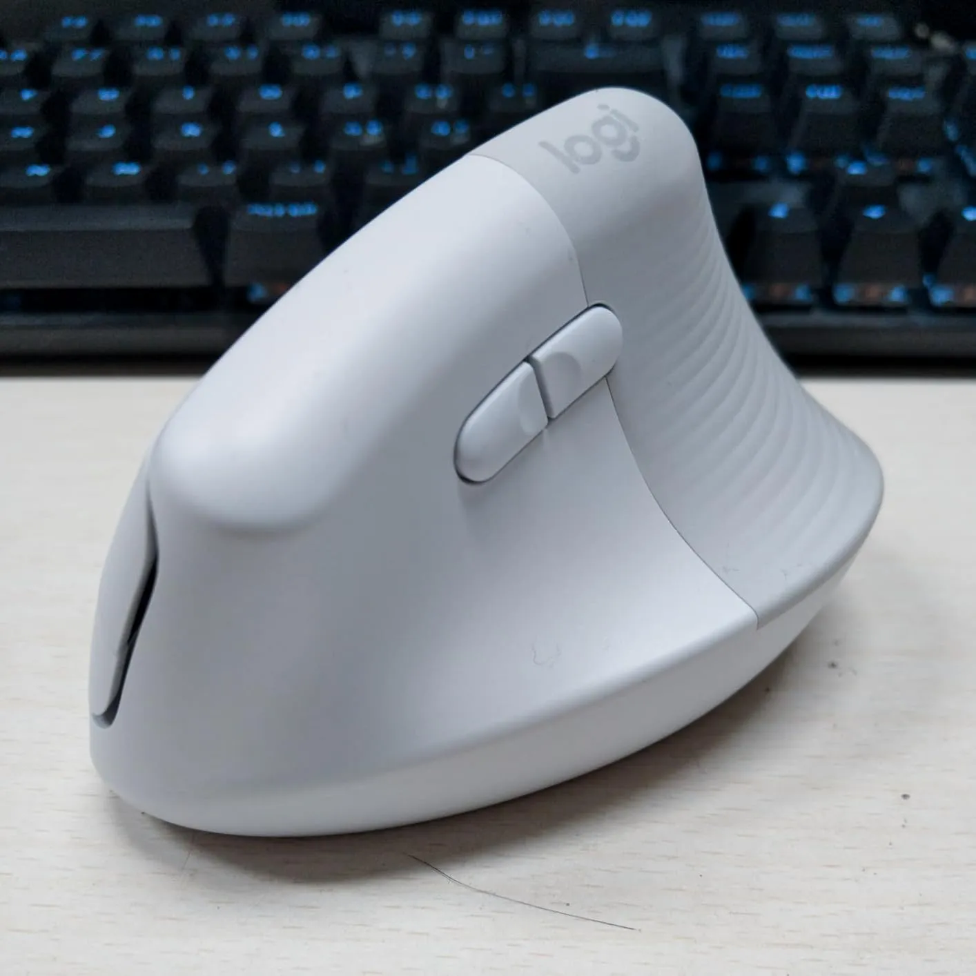 Logitech Lift mouse verticale grigio ergonomico 57°