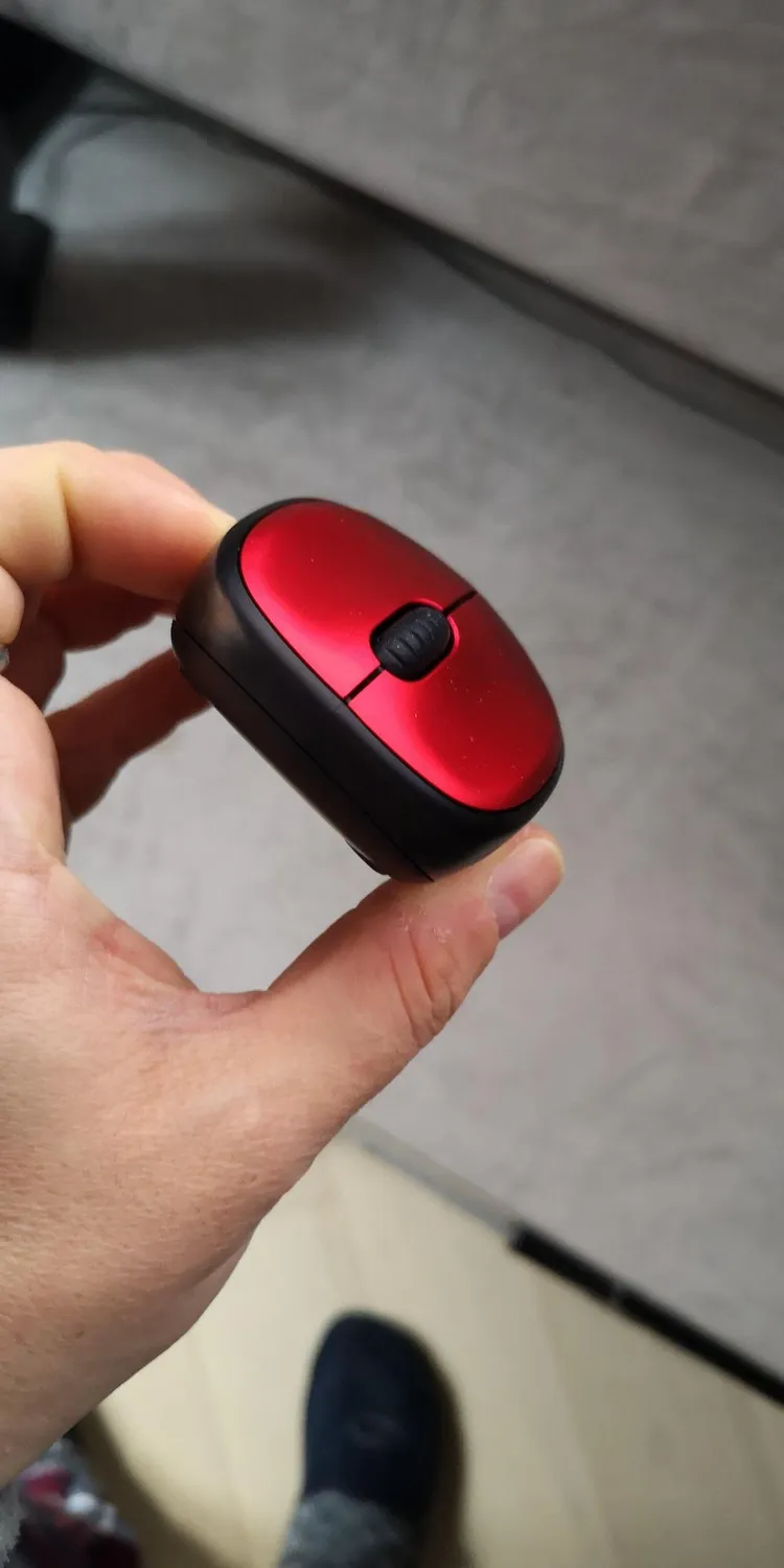 Logitech M235 mouse wireless Nero Rosso compatto