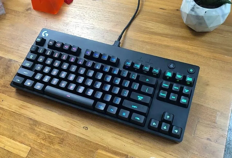 Logitech G PRO TKL tastiera gaming meccanica ITA nero GX Blue
