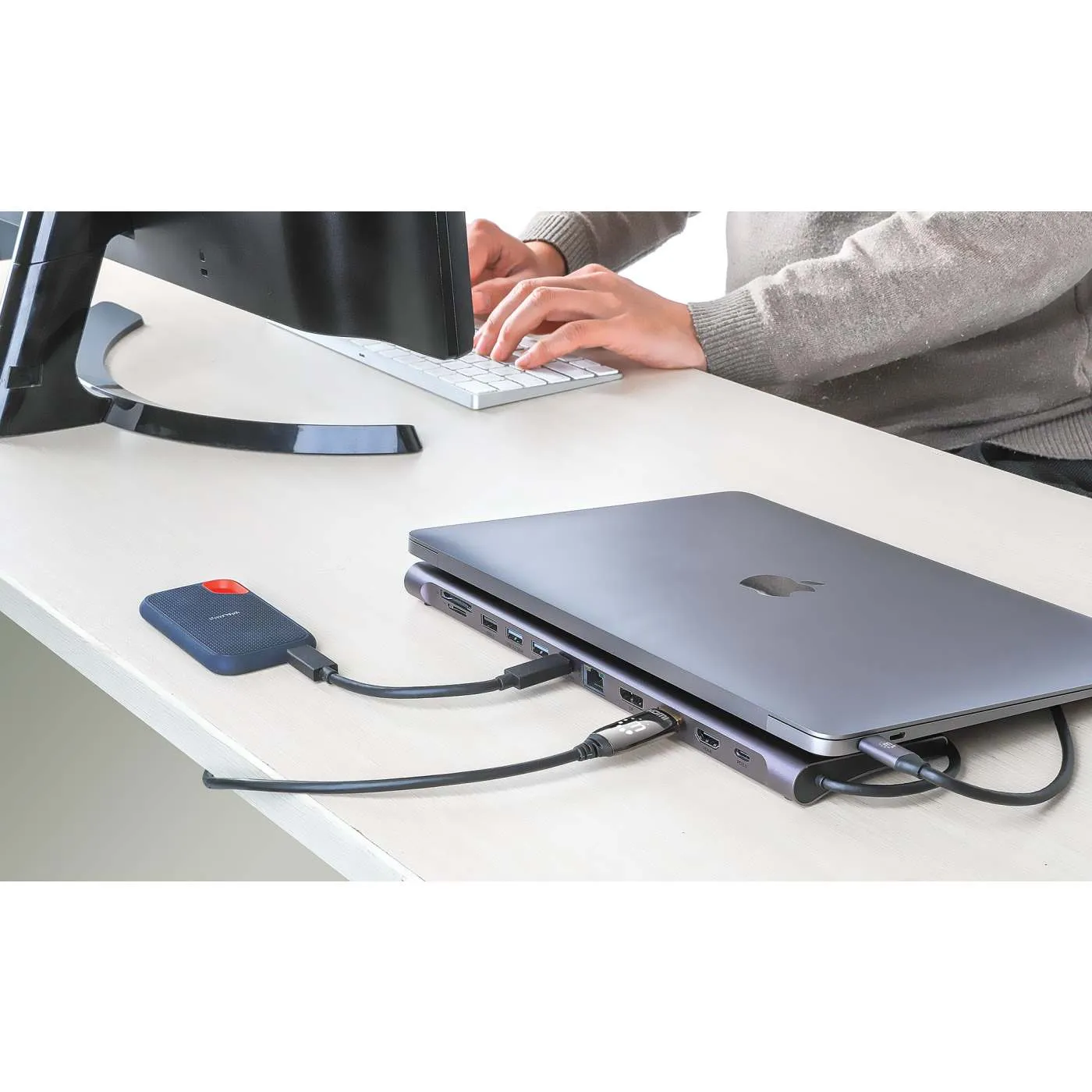 Manhattan 12-in-1 Triple Monitor 4K docking station USB-C 3x 4K