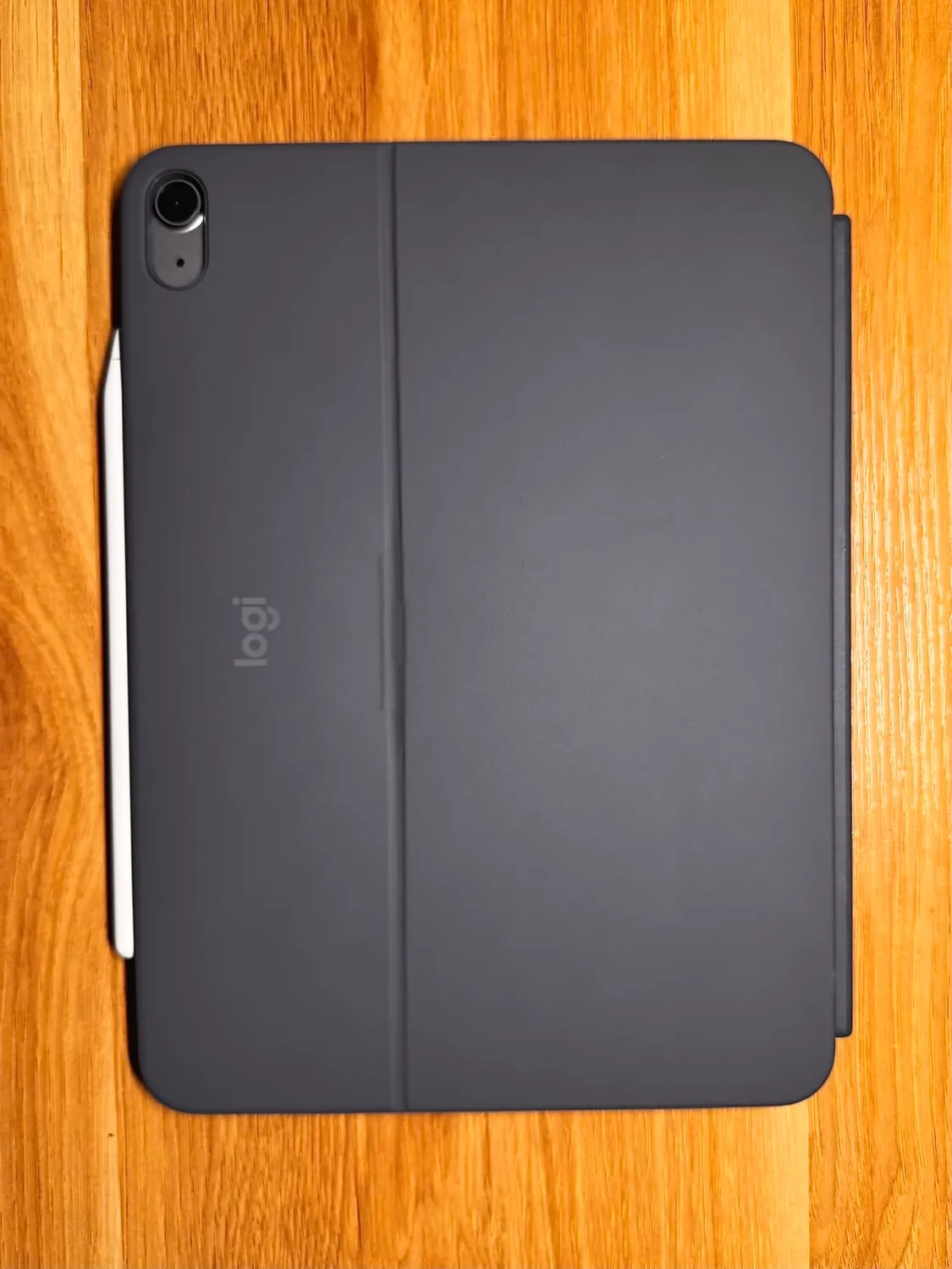 Logitech Combo Touch custodia tastiera iPad Air 13 ITA