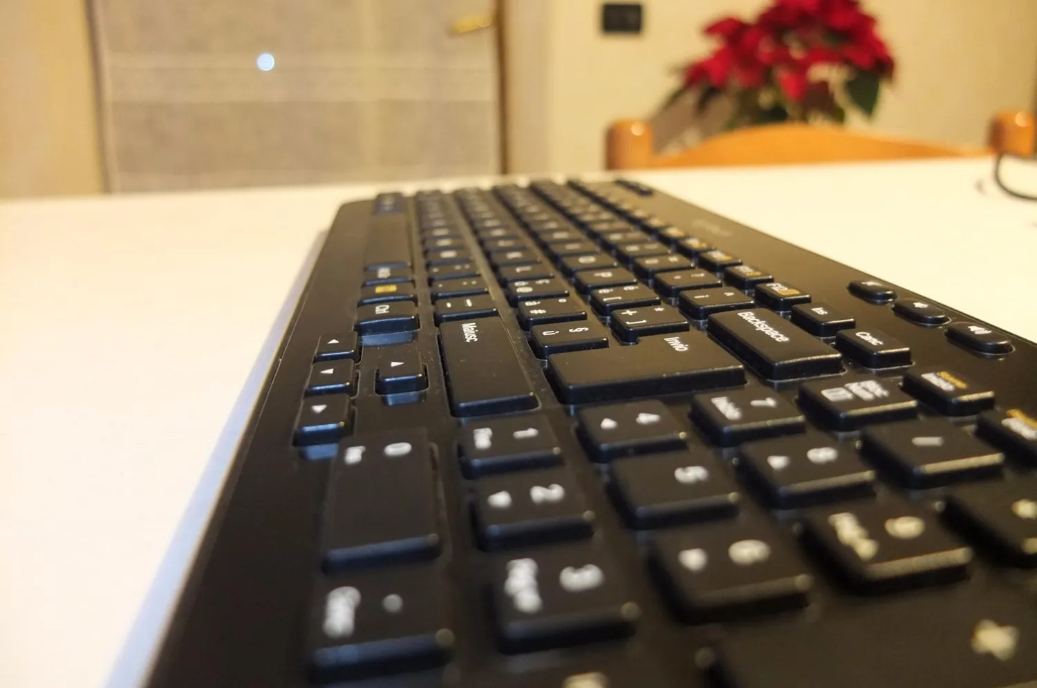 Logitech K360 tastiera wireless ITA QWERTY compatta