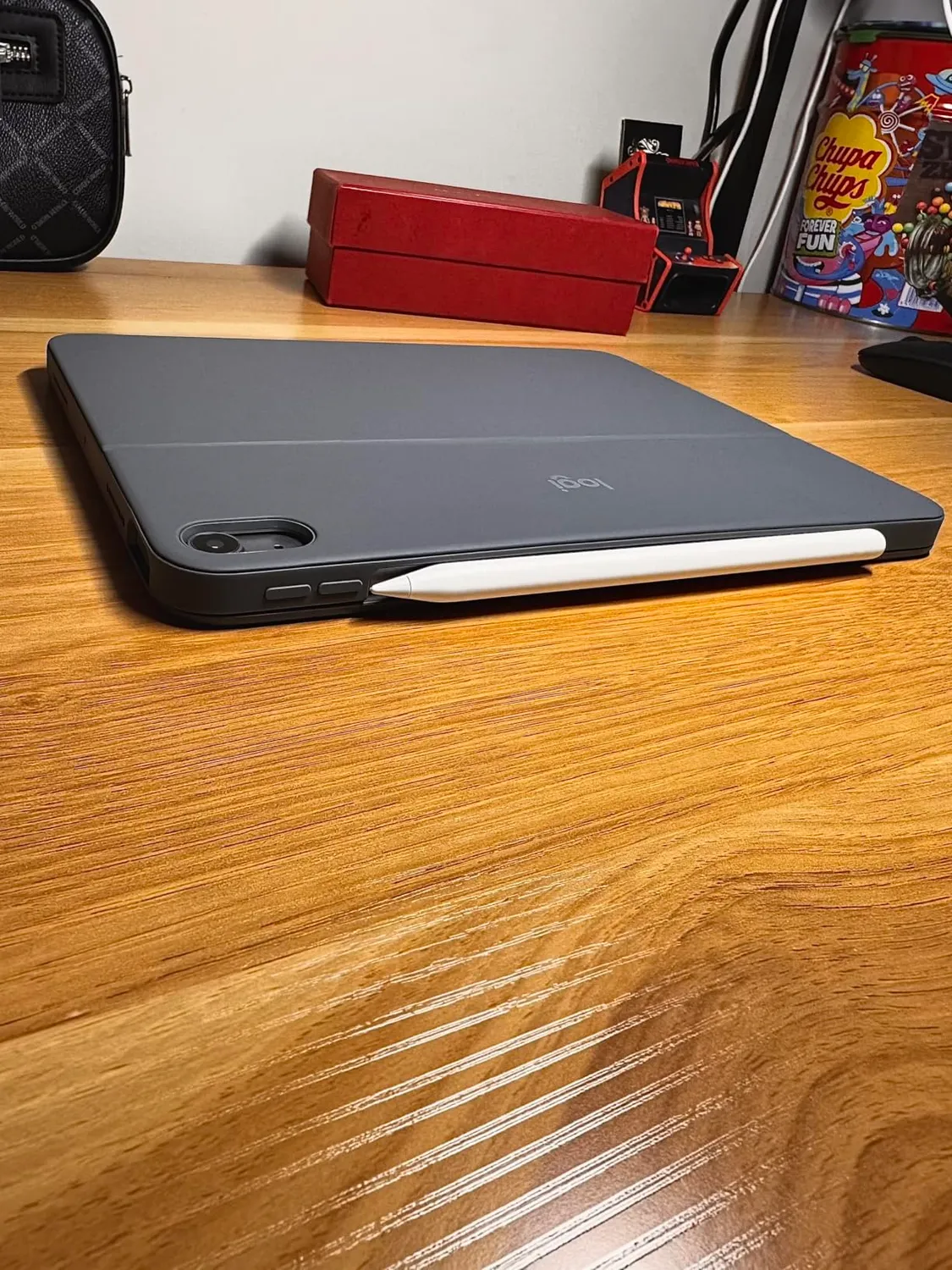 Logitech Combo Touch custodia tastiera iPad Air 13 ITA