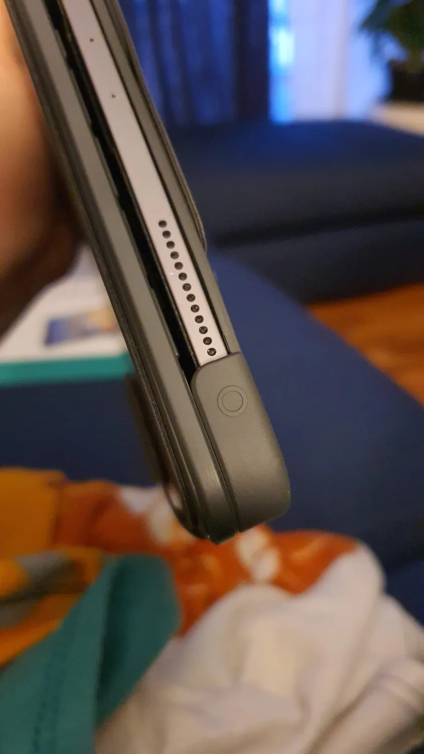 Logitech Slim Folio Pro Custodia Tastiera iPad 11 Retroilluminata
