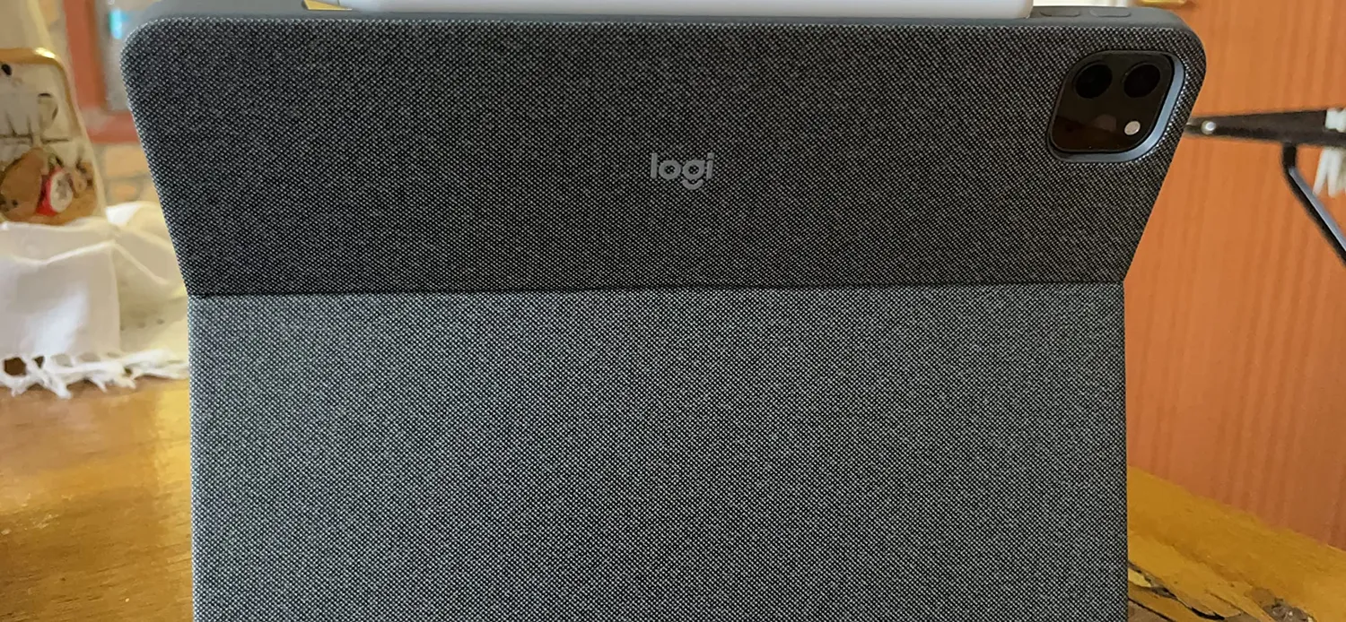 Logitech Combo Touch iPad Pro 11 tastiera ITA grigio