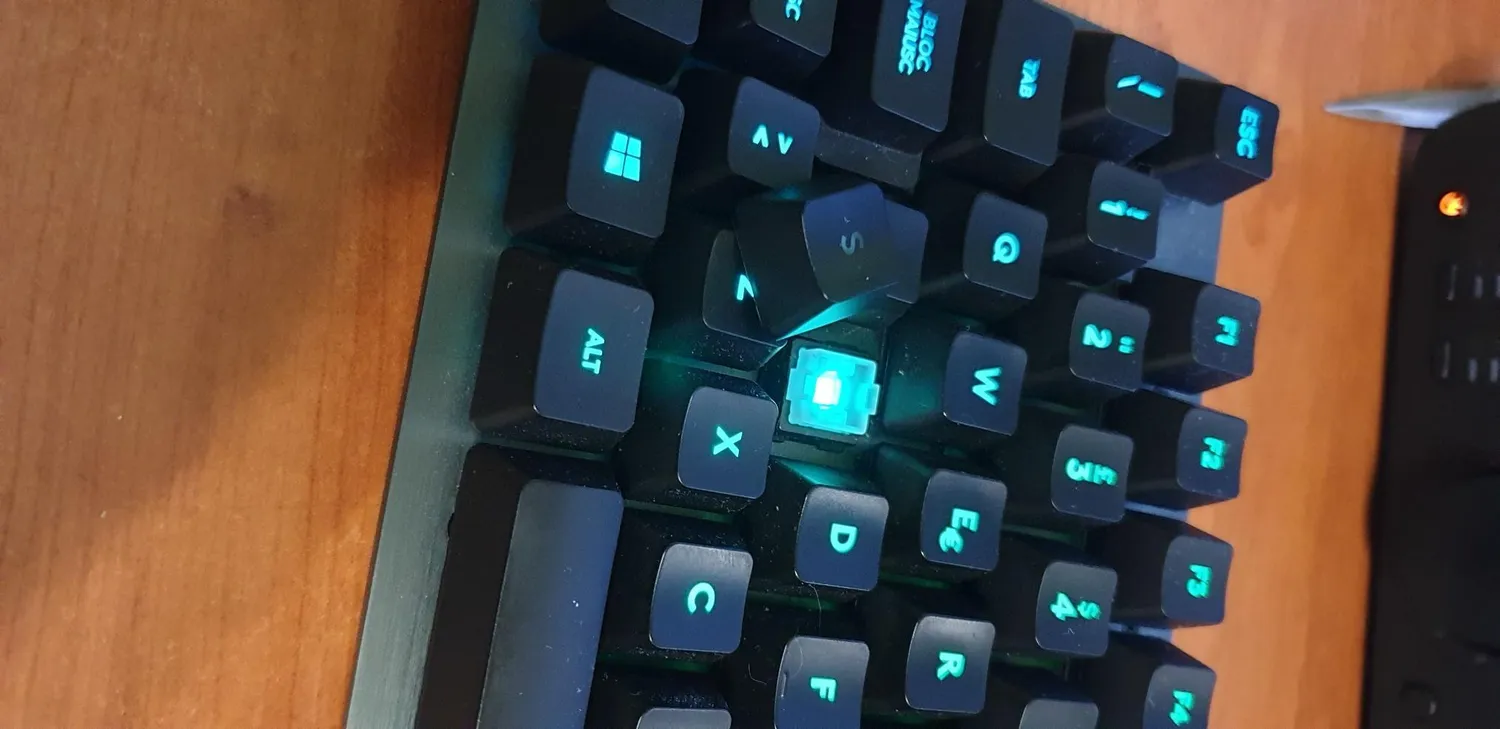 Logitech G513 tastiera gaming meccanica RGB carbon IT
