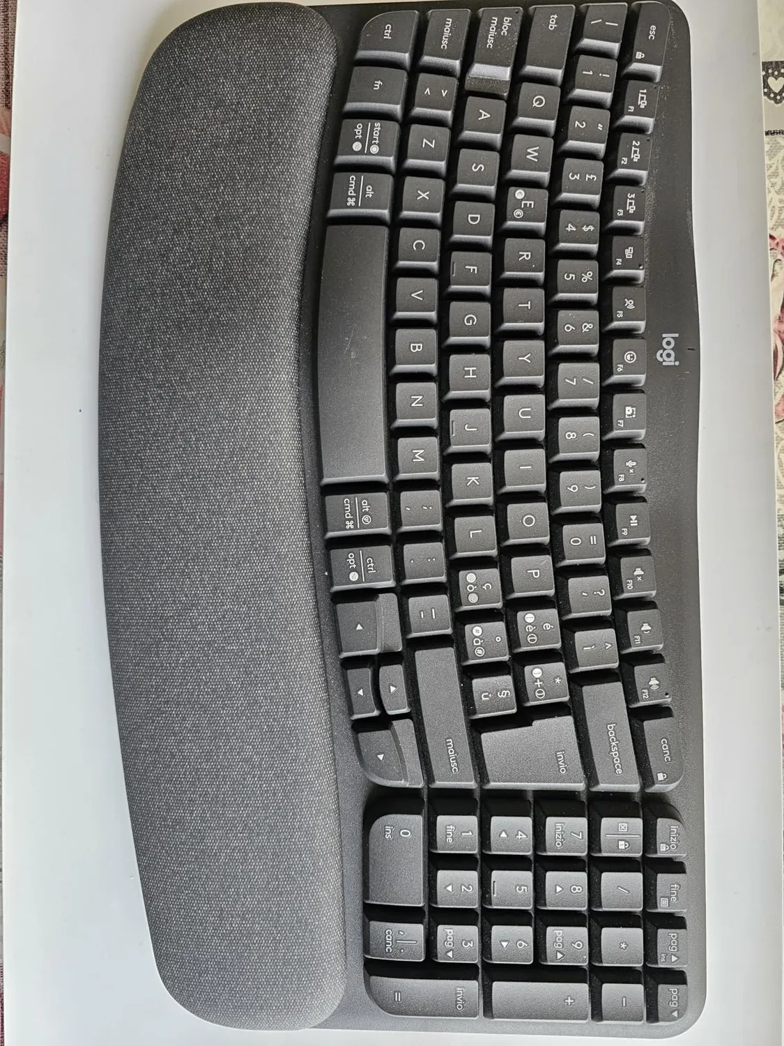 Logitech Wave Keys tastiera wireless ergonomica grafite ITA