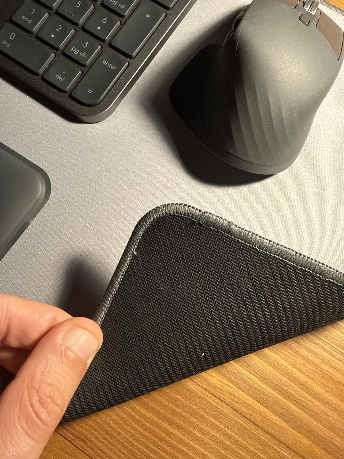 Logitech Studio Series Desk Mat tappetino rosa 30x70 idrorepellente