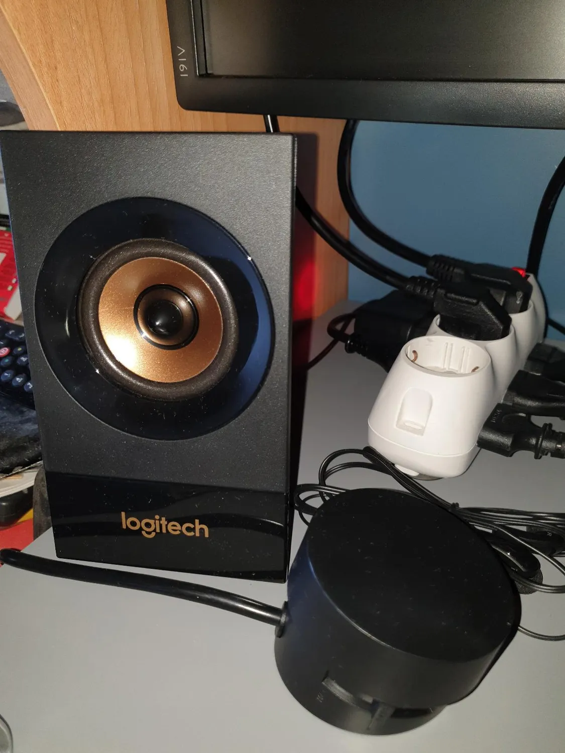 Logitech Z533 Sistema 2.1 Altoparlanti PC con Subwoofer Bassi profondi