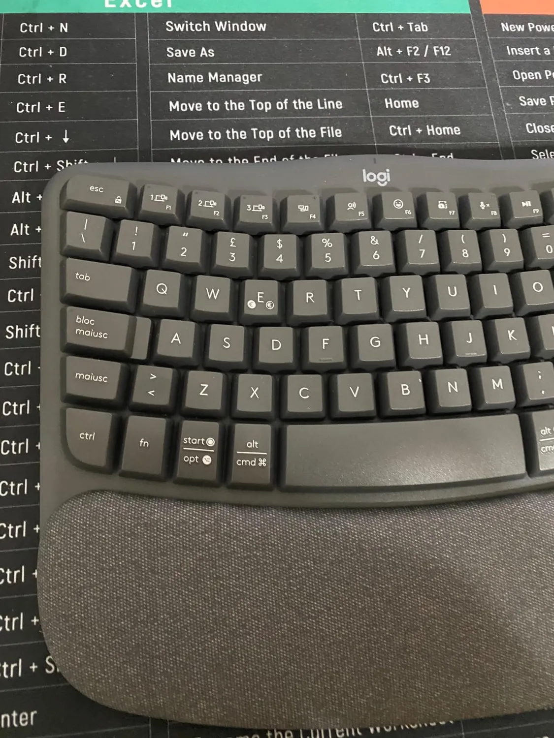 Logitech Wave Keys tastiera wireless ergonomica grafite ITA