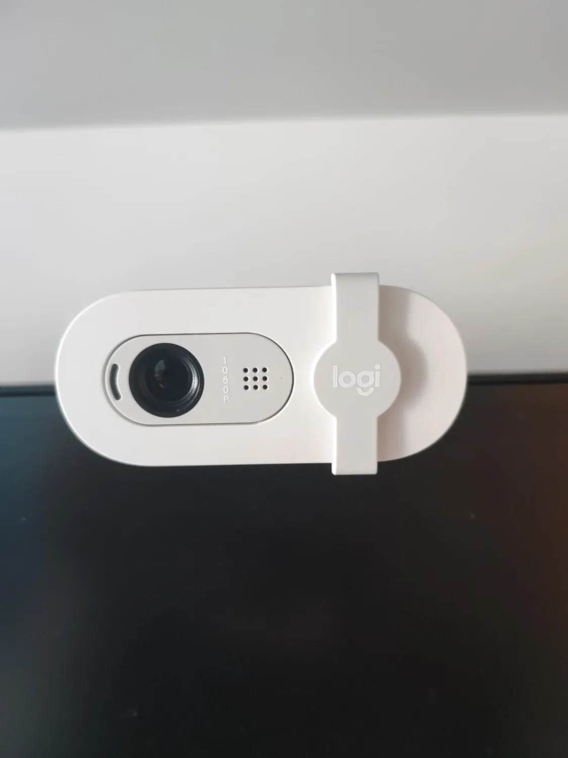 Logitech Brio 100 webcam Full HD grafite con copriobiettivo
