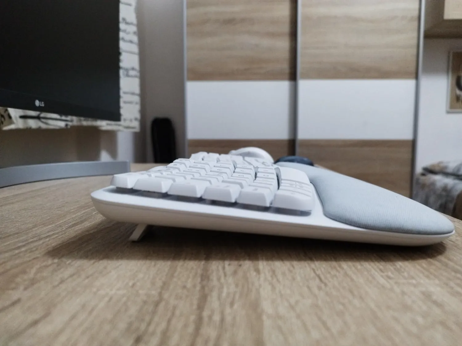 Logitech Wave Keys tastiera wireless ergonomica grafite ITA