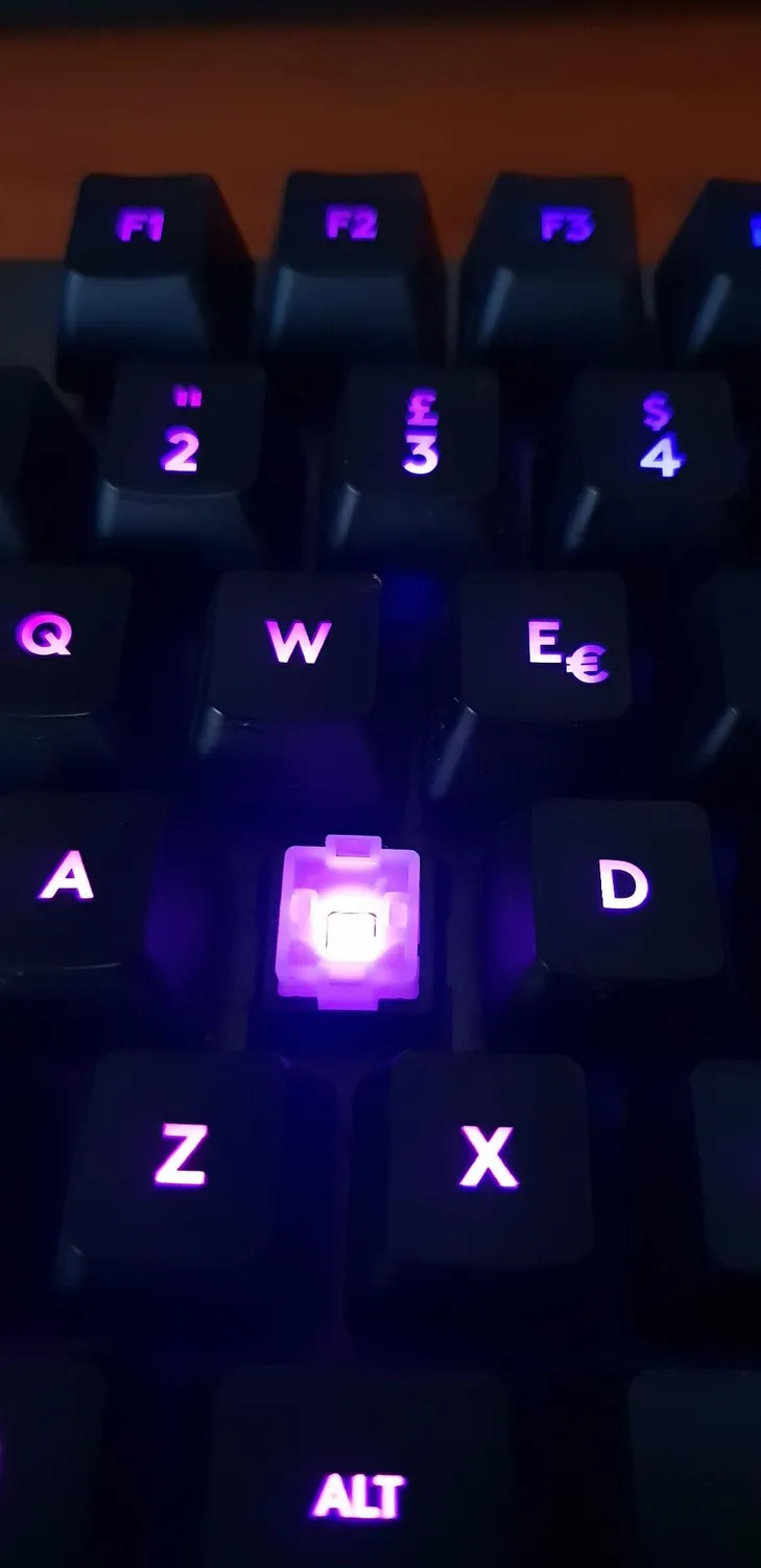 Logitech G513 tastiera gaming meccanica RGB carbon IT