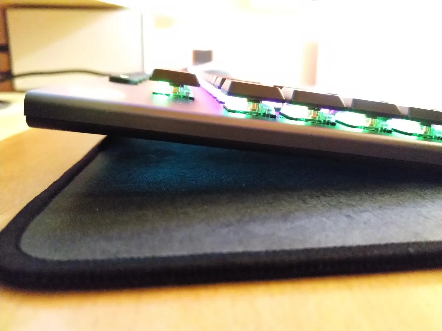 Logitech G G815 tastiera gaming cablata RGB tactile US low-profile