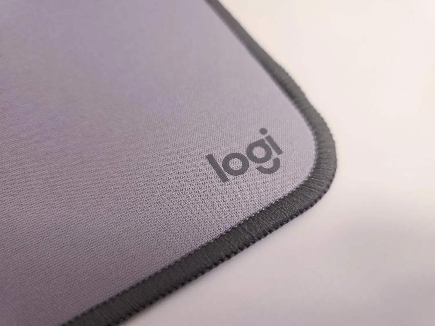 Logitech Studio Series Desk Mat tappetino rosa 30x70 idrorepellente