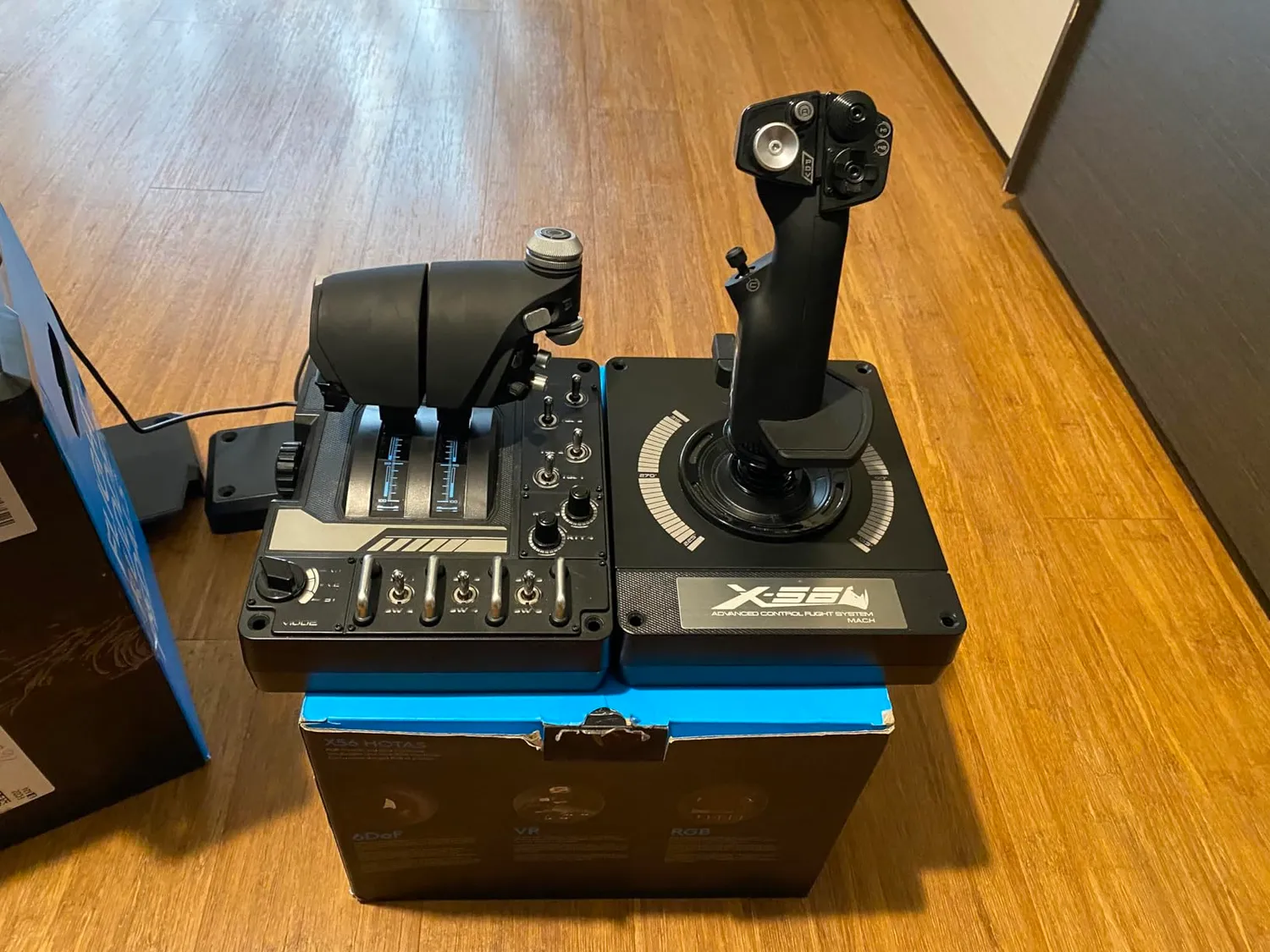 Logitech X56 HOTAS joystick acceleratore RGB