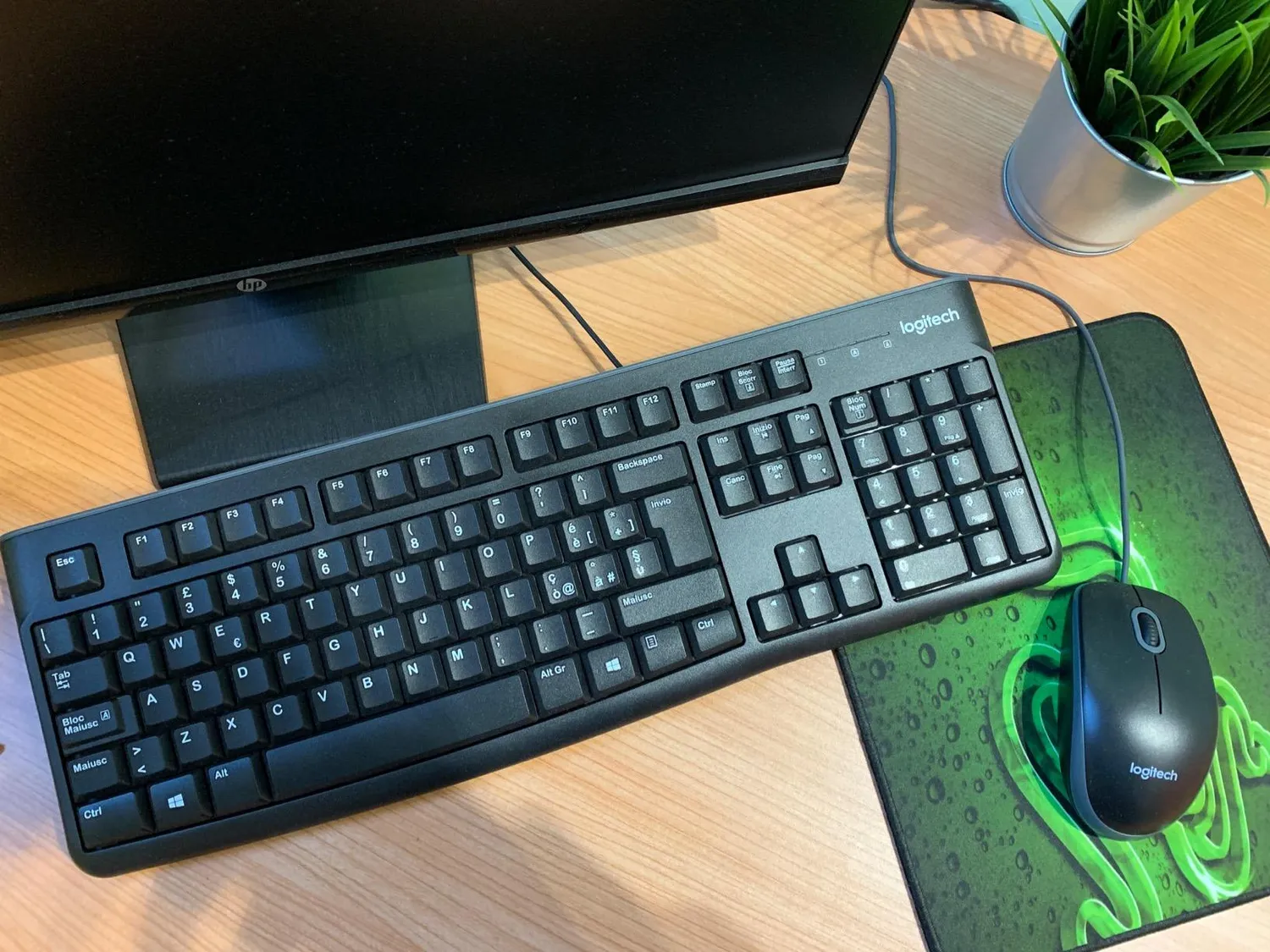 Logitech MK120 Kit Tastiera Mouse con Filo ITA USB