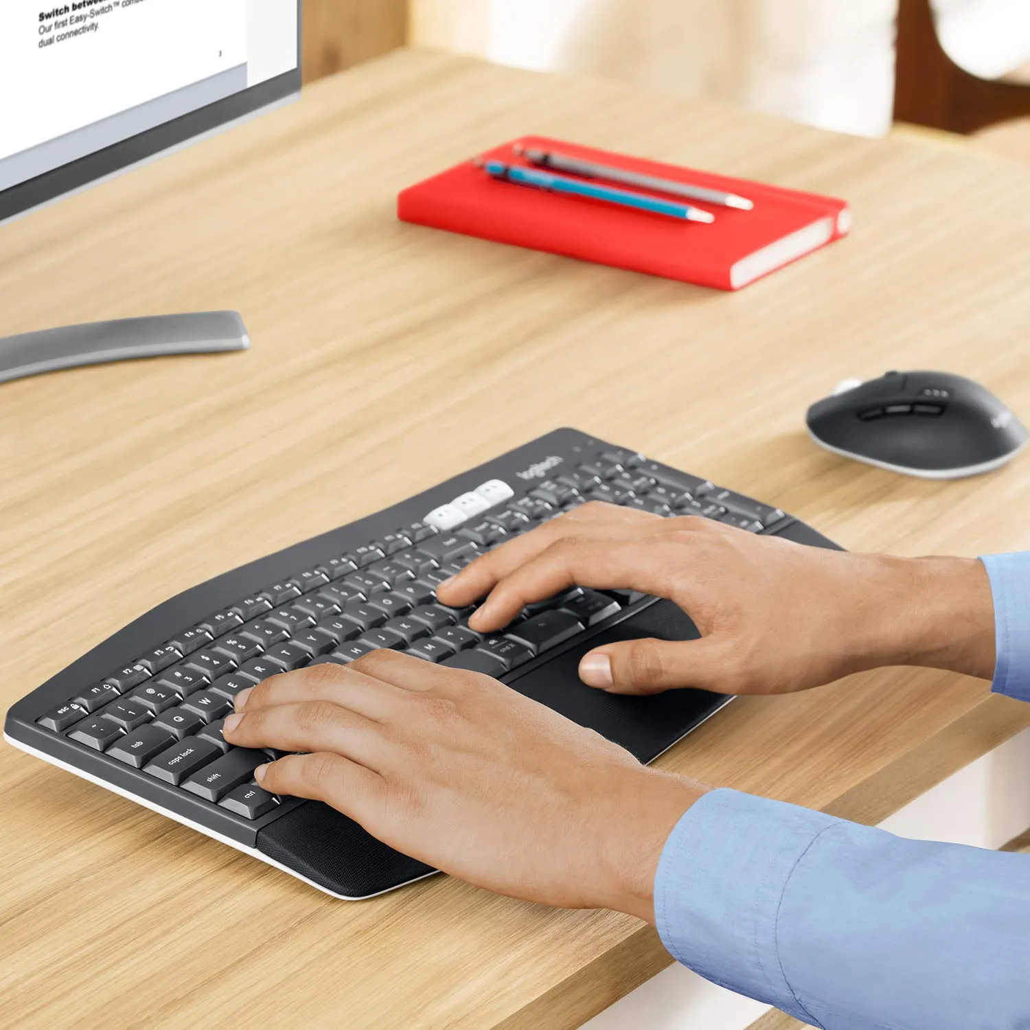 Logitech MK850 Kit Tastiera e Mouse Wireless Nero ITA