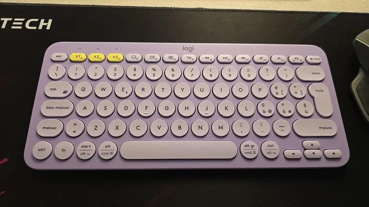 Logitech K380 tastiera Bluetooth blu multidispositivo