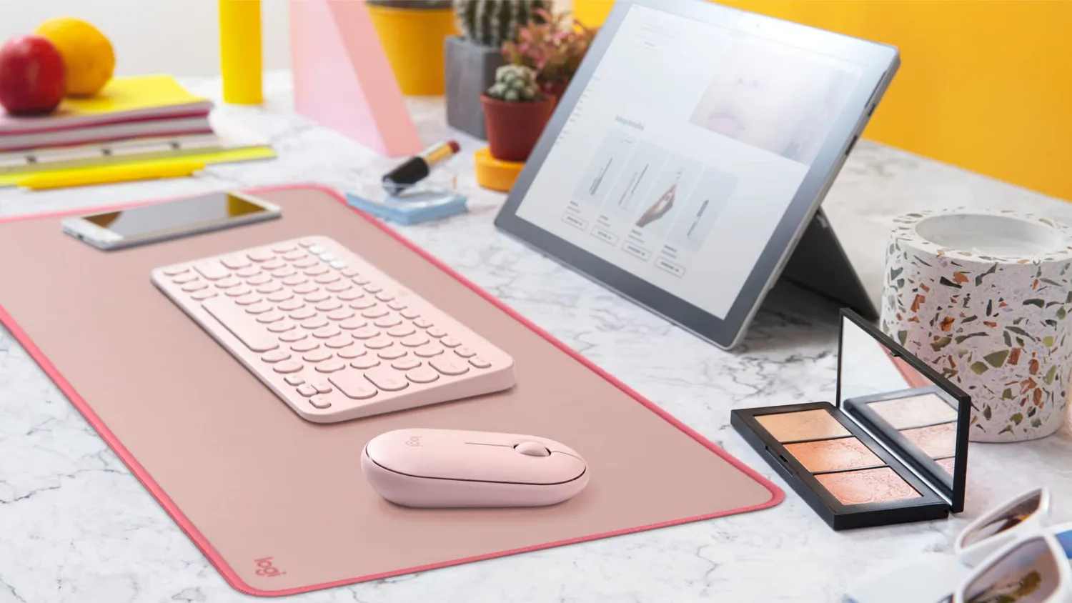 Logitech Studio Series Desk Mat tappetino rosa 30x70 idrorepellente